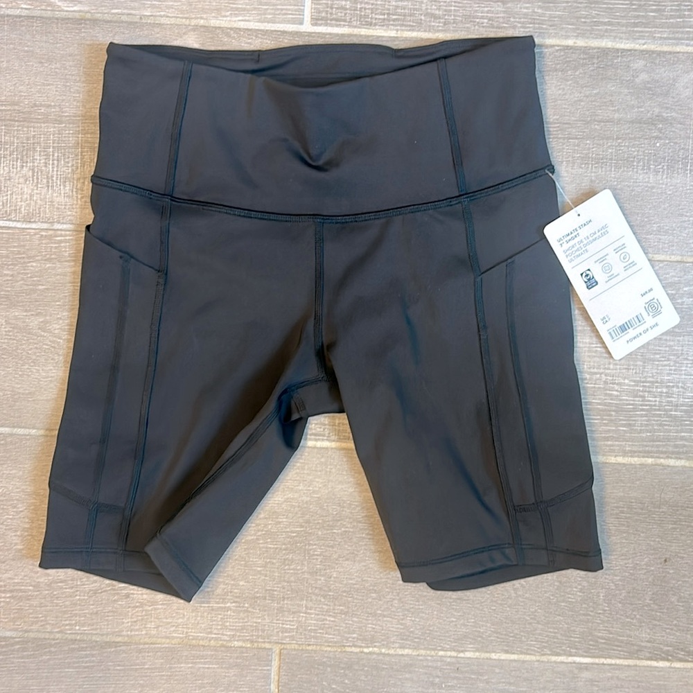 Athleta ultimate stash 7” short